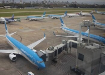 Estaba detenida Indagan a una azafata de Aerolíneas Argentinas por una amenaza de bomba