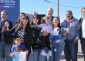 El gobernador Omar Perotti encabezó la entrega de 35 viviendas en  General Lagos