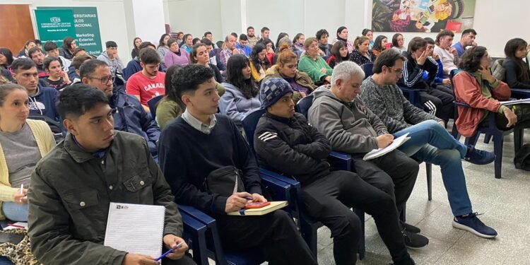 Se desarrolló el curso de manipulación segura de alimentos en la UCES