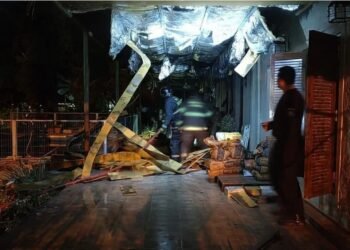 Acto heroico Policías rescatan a una familia atrapada en un incendio