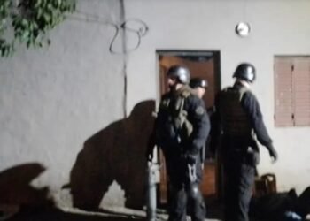 Intento de doble femicidio Santa Fe: un hombre hirió con un cuchillo a dos mujeres y luego se clavó una aguja en el cuello