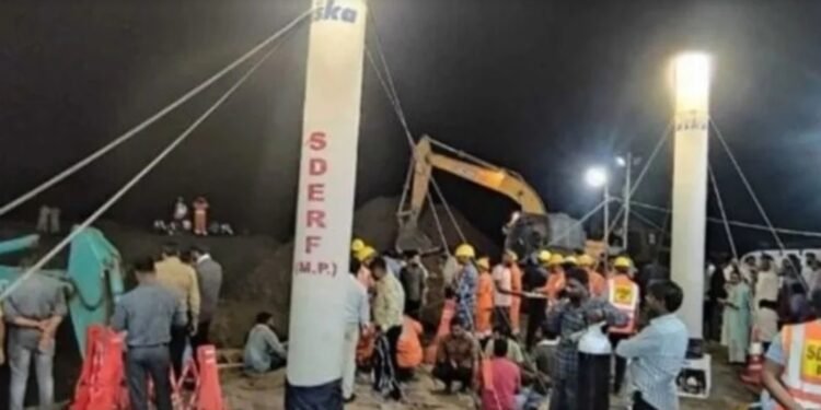 En India Encontraron sin vida a la nena de 2 años que estuvo atrapada en un pozo más de 50 horas