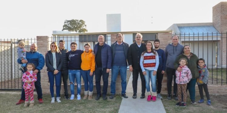 Perotti recorrió cinco viviendas que se ejecutan a través del programa Lote Propio