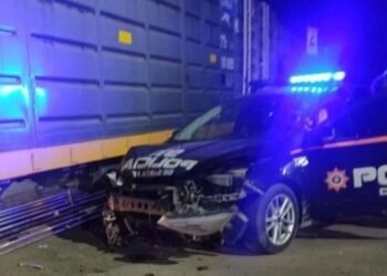 Cruce de French Un patrullero chocó un tren y dos policías terminaron heridos en la ciudad de Santa Fe