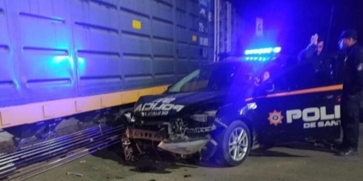 Cruce de French Un patrullero chocó un tren y dos policías terminaron heridos en la ciudad de Santa Fe