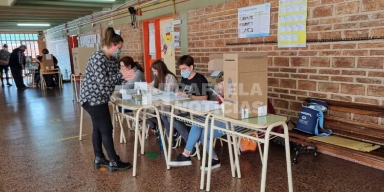 Elecciones 2023: llegan las designaciones de autoridades de mesa, ¿qué pasa si alguien no concurre?