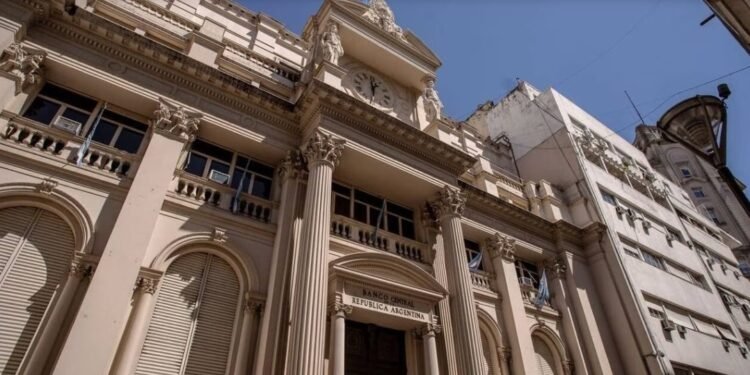 Sin cambios El Banco Central mantuvo en el 97% la tasa de los plazos fijos