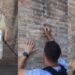 Ministro de Cultura de Italia Identificaron a un turista que escribió su nombre y el de su novia en el Coliseo romano