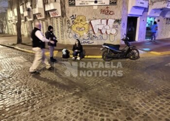 Accidente de tránsito en la intersección de Lamadrid y Maipú: Motociclista resulta herida»