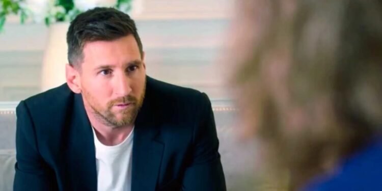 El 10 la pasa bien Messi viral: así fue su presentación en la serie Los Protectores