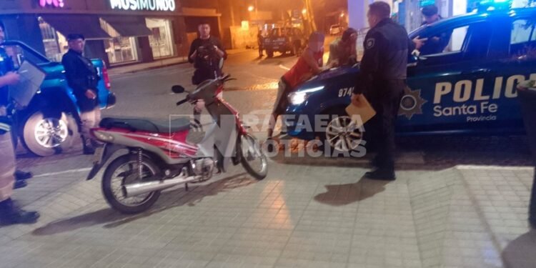 Arrestan a unos hermanos por robo y capturan a individuo armado en operativos policiales