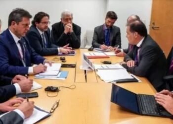 Firma de acuerdos con el Club de París en medio de lanzamientos presidenciales