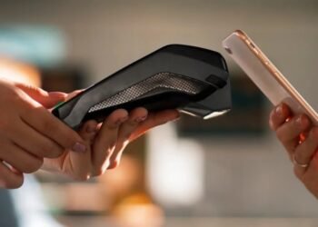 Los pagos por medios electrónicos se duplicaron en un año en Argentina