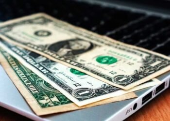 Cotizaciones Cómo arranca la semana el dólar: a cuánto se vende el «blue»