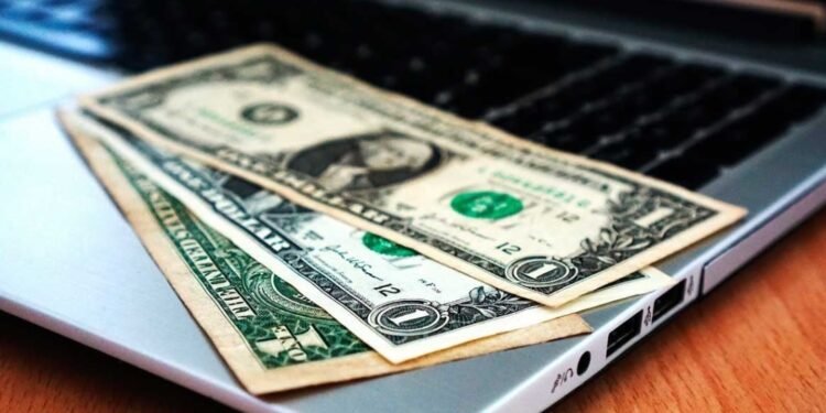 Cotizaciones Cómo arranca la semana el dólar: a cuánto se vende el «blue»