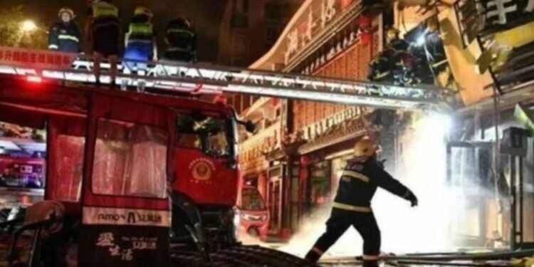 Tragedia Al menos 31 muertos dejó una explosión en un restaurante de China