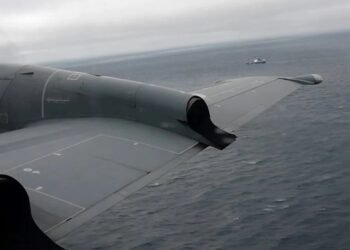 En el Océano Atlántico Video: así trabaja uno de los aviones que busca el submarino del Titanic