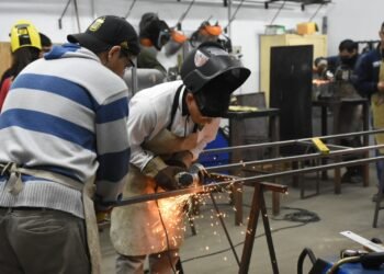 Luis Castellano visitó el Centro de Formación Profesional