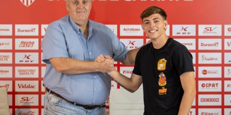 Dómina firmó su primer contrato con Unión