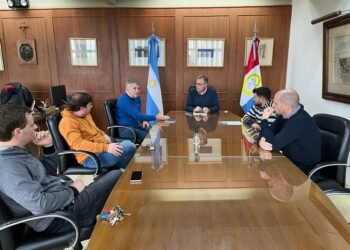 Luis Castellano recibió a integrantes del Club de Autos Antiguos