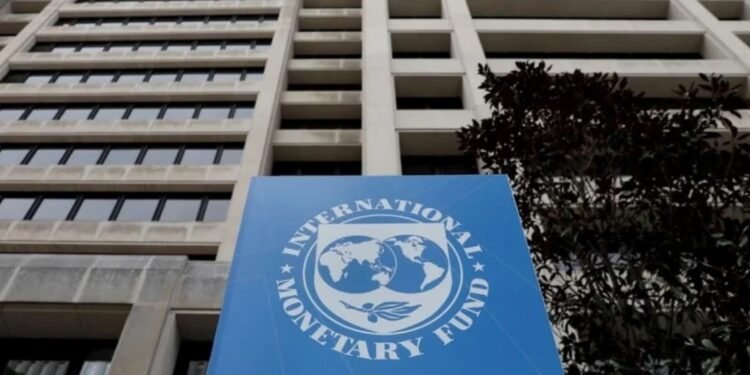 Para adecuar el programa de facilidades El FMI dijo que trabaja «muy estrechamente» con Argentina