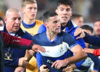 Bochornoso final: trompadas entre Universitario de Perú y Gimnasia La Plata