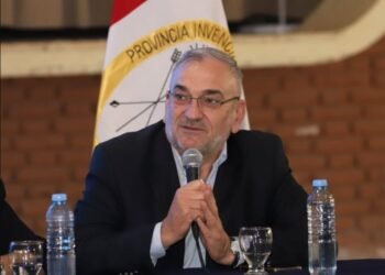 Calvo presentó un proyecto para que personal policial y del servicio penitenciario accedan a viviendas