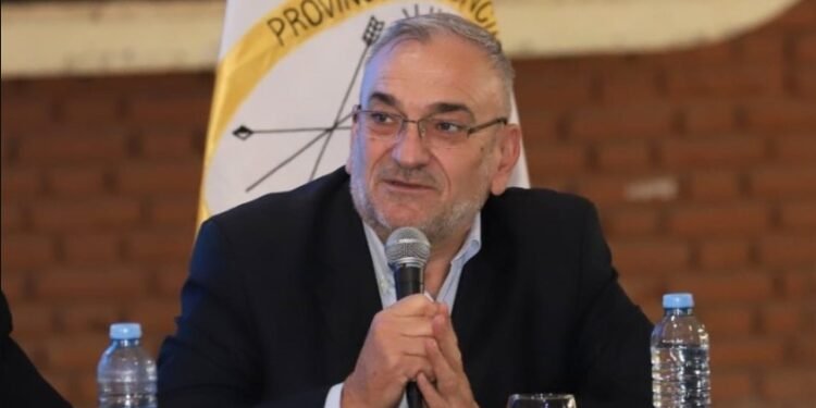 Calvo presentó un proyecto para que personal policial y del servicio penitenciario accedan a viviendas