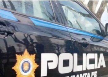 A punta de pistola le robaron frente a su casa