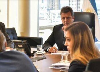 Tras regresar de China Massa analizó nuevas medidas económicas junto a su equipo