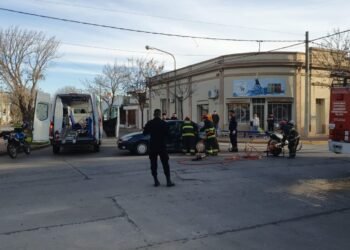 Fuerte accidente en un cruce peligroso del barrio Mosconi