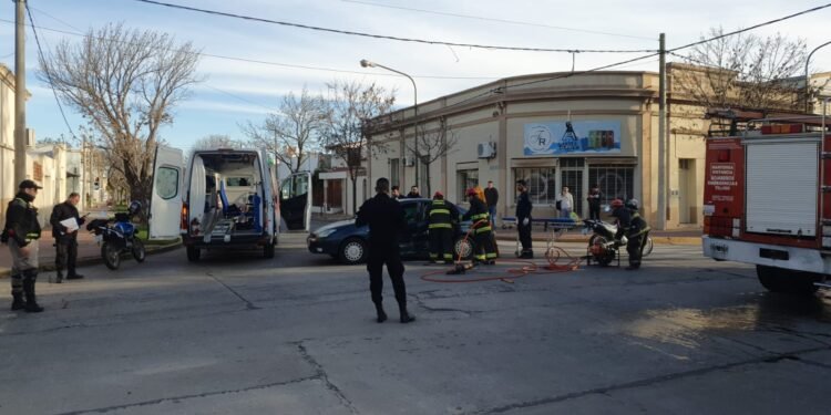 Fuerte accidente en un cruce peligroso del barrio Mosconi