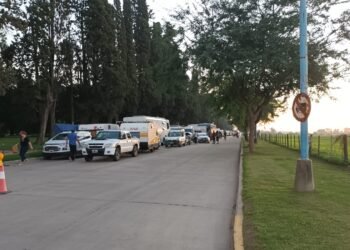 La fila para entrar al autódromo ya llega a la Escuela de APADIR