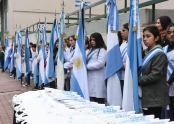 Alumnos y alumnas de cuarto grado realizaron el juramento de lealtad a la Bandera