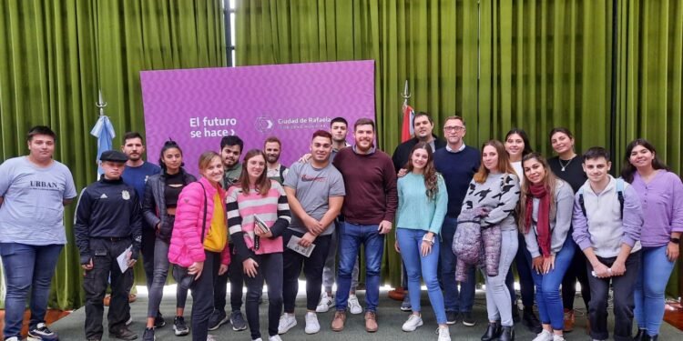 Más jóvenes ingresan este mes en empresas de la ciudad