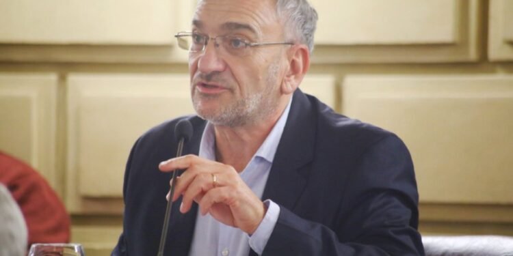 Calvo ingresó al Senado Provincial varios proyectos de creación de escuelas