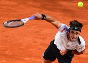 Roland Garros: Etcheverry se mide ante Zverev por un lugar en las semifinales