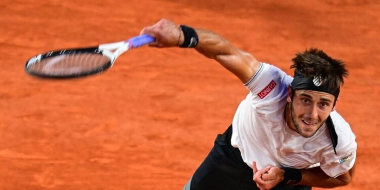 Roland Garros: Etcheverry se mide ante Zverev por un lugar en las semifinales
