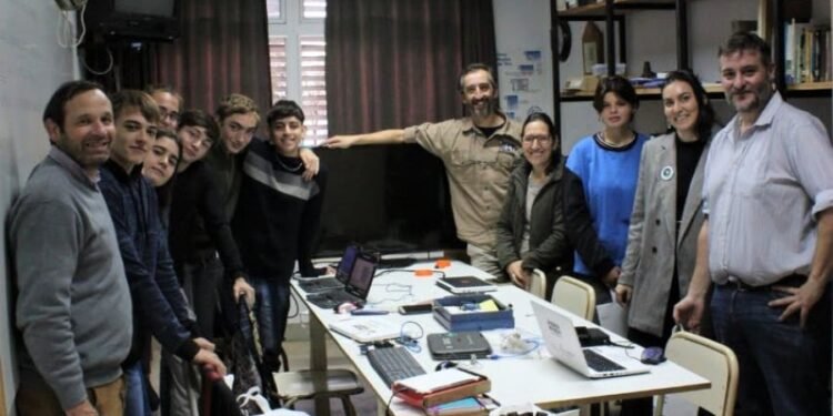 Cuatro equipos de estudiantes santafesinos construirán un satélite para la competencia CANSAT Argentina