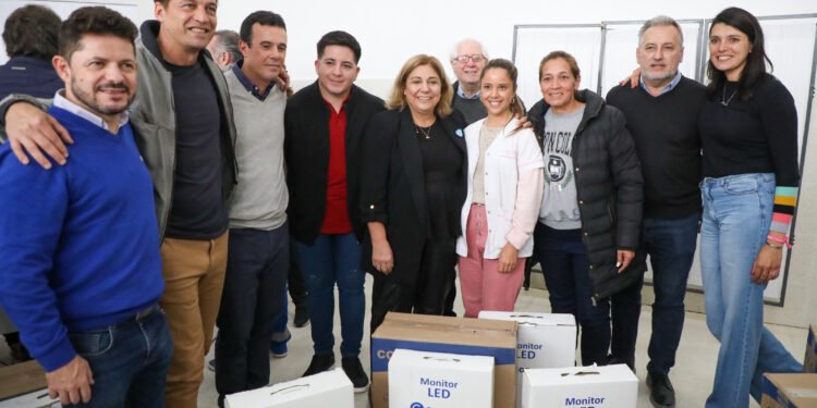 La provincia entregó equipamientos de alta tecnología para centros de Salud