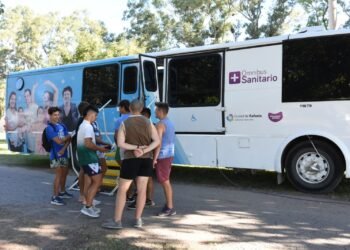 El Ómnibus Sanitario atiende en el Centro de Día Oeste