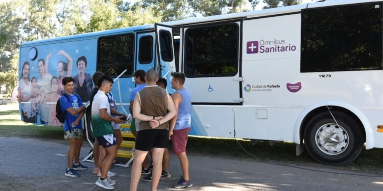 El Ómnibus Sanitario atiende en el Centro de Día Oeste