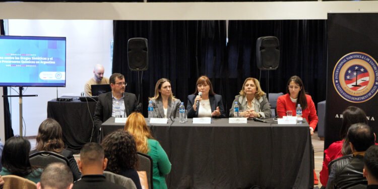 Agentes de policía se capacitaron para identificar sustancias químicas y precursores del crimen organizado