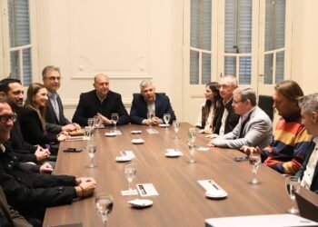 Con eje en las obras públicas, Perotti se reunió con empresarios locales