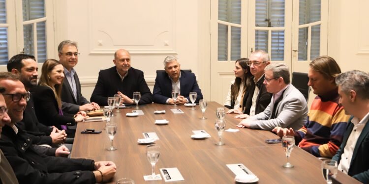 Con eje en las obras públicas, Perotti se reunió con empresarios locales