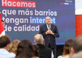 Perotti presentó el servicio de wifi libre para establecimientos educativos