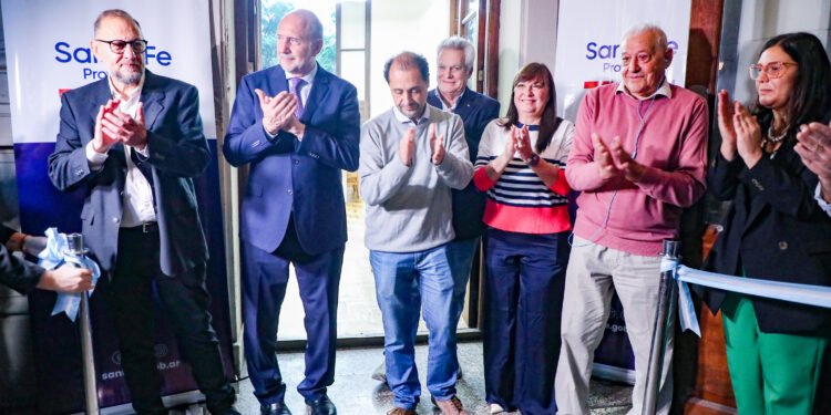 Perotti reinauguró la Sala de Periodistas de la Casa de Gobierno