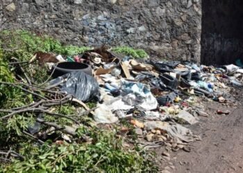 Con vecinos así, no se necesitan enemigos