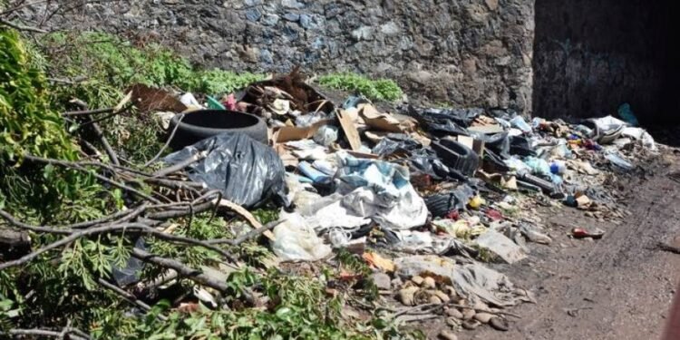 Con vecinos así, no se necesitan enemigos