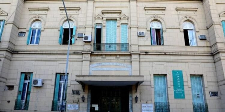 Violencia en Santa Fe: Joven de 23 años asesinado y niña de 12 años herida por disparos el domingo